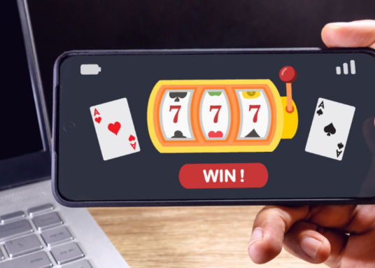 kelebihan-dan-risiko-bermain-slot-online-digital