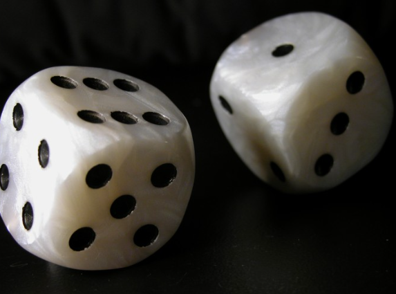 Alasan Tema Dadu Sering Dipakai di Slot Online